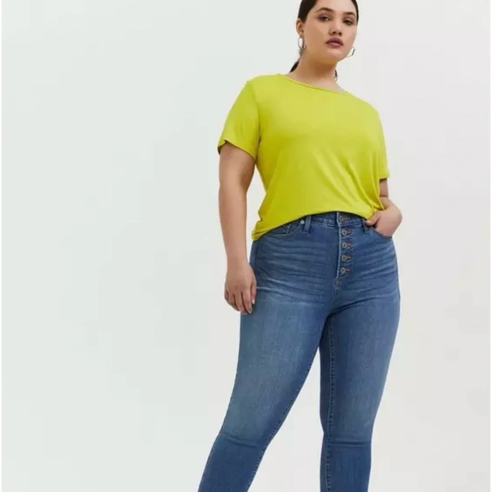 Torrid sky High-Rise Stretch Jeans in Medium Blue